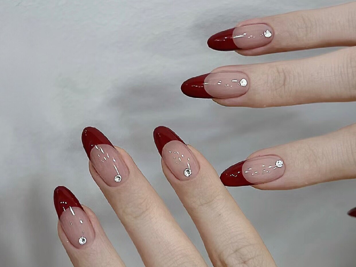 2026年冬トレンド】フレンチ ロングのネイルデザイン集｜人気順