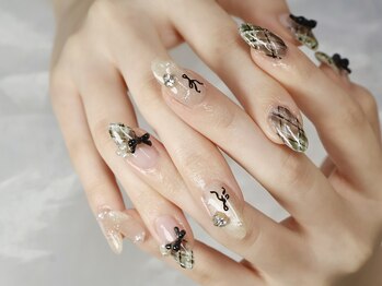 リュミエール(Lumiere)/ガーリーブラックチェックネイル