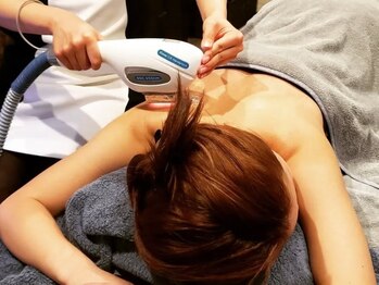 トレーズ(TREIZE)の写真/完全個室◎シャワー完備◎最新機器をご用意◎納得の仕上がりをご体感ください！仕事帰りも通いやすい♪