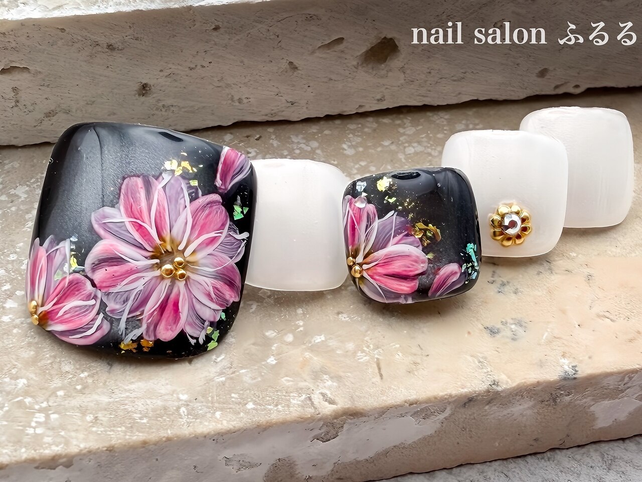 2026年春トレンド】ブラック フラワーのネイルデザイン集｜人気順｜2