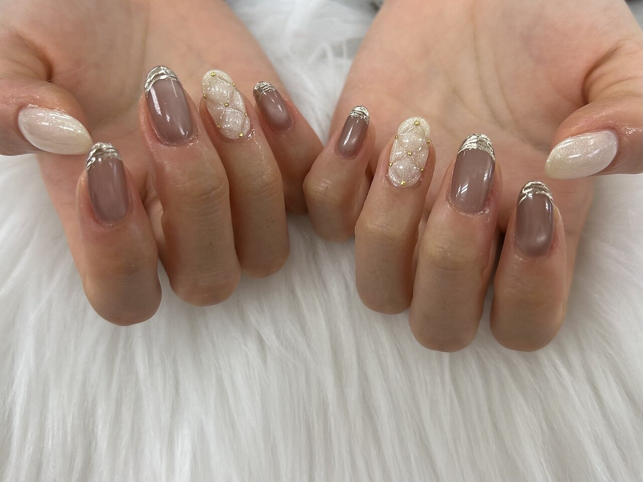 2025年-2026年冬トレンド】キルティングのネイルデザイン集｜人気順｜5