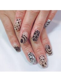 アニマル柄ネイル