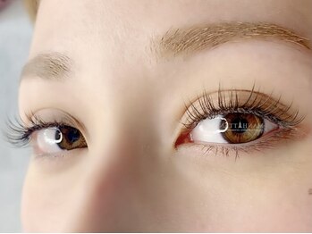 マンハッタン 新宿店(MANHATTAN)の写真/フラットラッシュ5370円～バインドロック/LEDエクステも有！パリジェンヌ5500円も高技術でカールをキープ♪