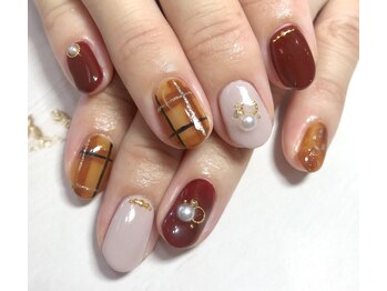 クロエ(chloe)/べっ甲チェックネイル