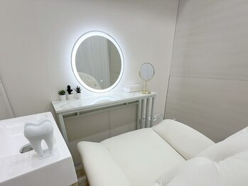 コナホワイトニング 神保町の写真/【メンズ】男性のお客様も大歓迎！リピーター多数★個室サロンなので落ち着いて施術できるのも魅力◎