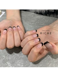黒フレンチネイル