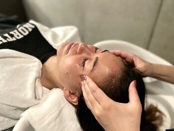 ハルモニア(Harmonia)の写真/【快眠ヘッドスパ60分+顔・首こりリンパ流し60分¥22,000】頭~顔・首肩まで全部流せてスッキリ!むくみ改善◎
