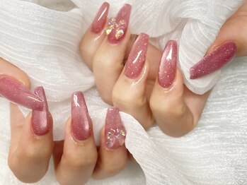 キャンアイドレッシー 海老名の写真/肌なじみの良いカラーや、さりげないきらめきで指先を上品に美しく見せるシンプルネイルが人気♪