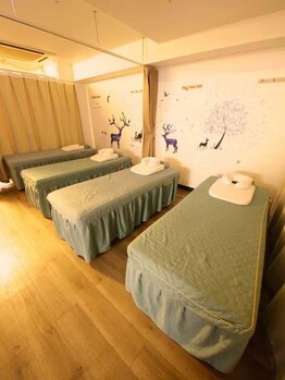 大唐足マッサージ 道頓堀本店/4人組マッサージ空間