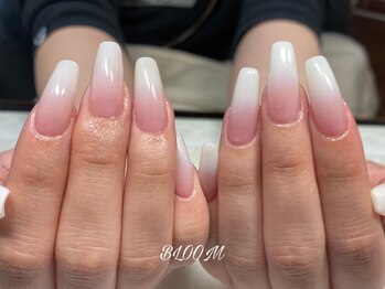 ネイルサロン ブルーム(BLOOM)/ホワイトグラデーション738