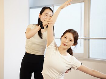 イグネス 池袋西口店の写真/【初めてのピラティスでも丁寧な指導】パーソナルレッスン×本格的なマシンで正しい身体の使い方をサポート