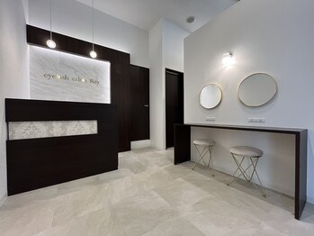 レイ 熊本上通店(Rey)/眉毛/【店内】メイクスペース