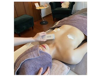 ベンザイ 梅田店(BENZAI)/デコルテの削げにボリュームを