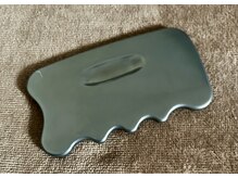 ツーベース(2BASE)の雰囲気（かっさを使って頭のコリをほぐす、痛気持ち良いヘッドスパです♪）