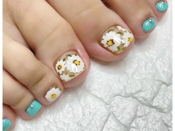アリイネイルズ(ALII Nails)/フラワーフットネイル