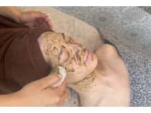 どんな肌悩みにも効果を発揮！REVIハーブピーリング