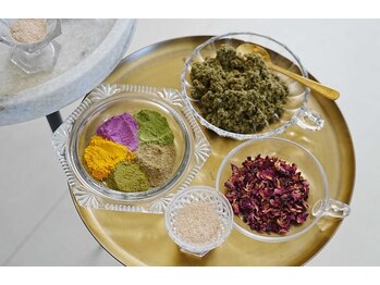 ビューティーサロン アンド ユー シブヤ(Beauty Salon&U Shibuya)/よもぎを含む21種類の植物を配合