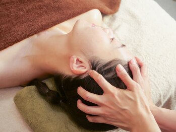 サロン ド プアプア(salon de puapua)の写真/暑い夏にぴったり!炭酸ヘッドスパでシュワっと爽やかに!頭皮や毛根を元気にして日頃の疲れをリフレッシュ。