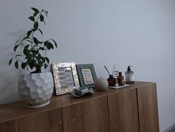 ミラ(milla.)の写真/魅力に、ちょうどいい"間"をつくる。詰め込まない、飾りすぎない。この"余白"は、あなたの感性がひらく場所