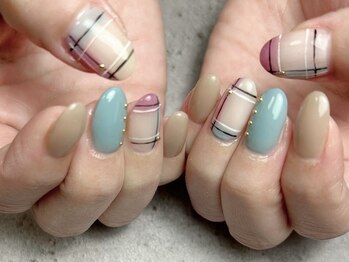 EUB/チェック柄ネイル