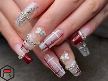 レディスペネイル メイニ 名駅東口(Redispe nail mei2)の写真/【特別な日の贅沢デザイン◎】一生に一度のブライダルや気合いを入れたいイベントに‥!主役級の指先をGET★