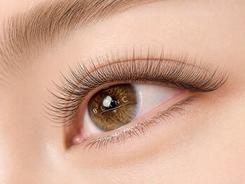 アイラッシュサロン ブラン ヴェルサウォーク西尾店(Eyelash Salon Blanc)の写真/【自然に盛れる！ボリュームラッシュ★】"ただ付ける"ではなく地まつげの状態を見極め1本1本丁寧に装着
