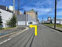 直進し、1つ目の小道を左折