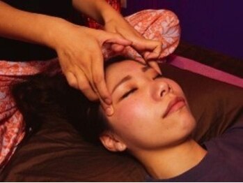タイ古式マッサージ ワイルーム 新横浜(wai room)の写真/アイヘッド付のマッサージで超脱力体験！寝落ち必須♪【地下鉄新横浜駅徒歩1分・当日OK22時まで営業】