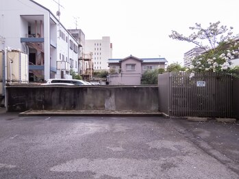 サロン零(Rei)/「建物側から」3番目です