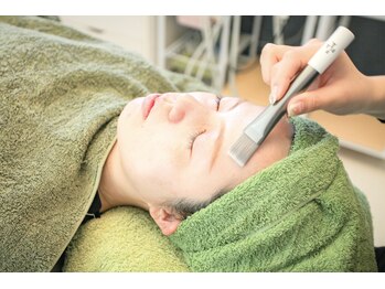 トワエクレ(toi e'clat)の写真/【剥離なし＆敏感肌◎】最新グロスピールで毛穴ケア！赤ら顔や赤みが気になる方にもおすすめ♪