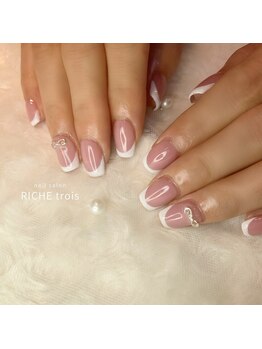 リッシュ トロワ(RICHE trois)/リボンフレンチネイル