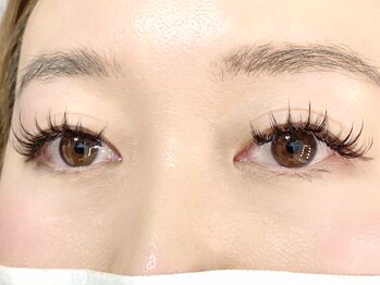 カラーズ(colors)の写真/≪マツエク専門店≫新メニュー！キャンドルラッシュでボリュームアップ*優しい目元、上品な仕上がりに♪