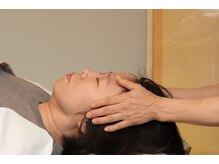 ドライヘッドスパ/ヘッドマッサージ専門店somne【首肩こり/不眠/頭痛】の雰囲気(脳からゆるめるドライヘッドスパ。お着換え不要)