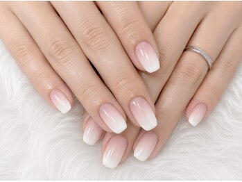 ビューティー マイラ(beauty MyRA)の写真/カラーグラデーション6,000円♪自然な色の変化で指先を美しく、上品で洗練された大人ネイルに仕上げます♪