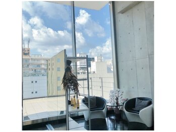 リコニー バイ リズ(ricony by Ri's)/［サロン内観 / 待合スペース］