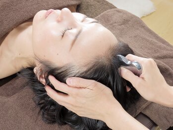 セレニテ(Serenite)/頭や首の緊張にカッサで流します