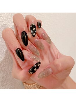 アイカ(Aika)/ちぐはぐネイル