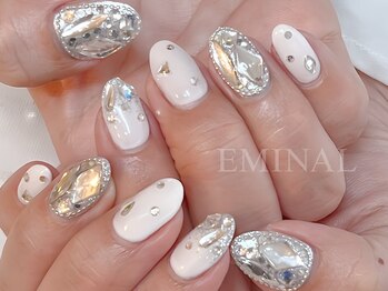 エミナル(EMINAL)の写真/シンプルながらさりげなく可愛くおしゃれなお手元に♪カラーの種類豊富にご用意してます◎