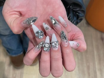 オーズネイル 天神本店(O's Nail)の写真/【天神駅出口すぐ】ご新規様オフ代無料♪3D・ストーン・パーツetc.付放題！お好きなデザインも思いのまま☆