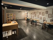 ジョジョ ネイル アット サンノミヤ(JOJO Nail at Sannomiya)の雰囲気（メンズも来やすいユニセックスな空間◎）