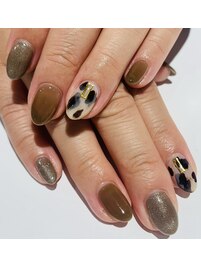 シンプルブチ柄ネイル