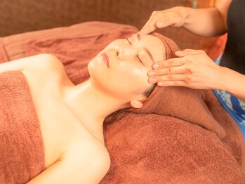 アロマシエスタの写真/当店のしっかりほぐすヘッドスパがお奨めです！頭皮のコリをしっかりほぐし、目のお疲れもスッキリ解消♪