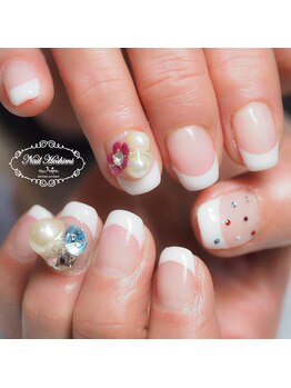 ジュジュ(Juju)/フレンチネイルとビジュー盛り