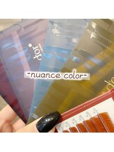 【フラットマット】大人気のカラーエクステ導入！「やりすぎ感」のない、とても自然な目元を演出…♪