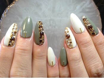 ラウト デコレーションアンドネイルサロン(Lauto Decoration&Nail Salon)/カーキストーンネイル