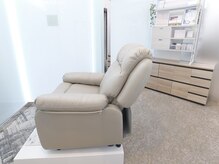 ALBAの雰囲気（フカフカのリクライニングソファで施術します♪）