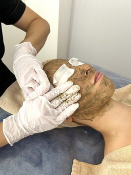 オンフリーク(ONFREEK)の写真/《本気の肌悩み改善》ハーブトリートメントでターンオーバーを促進◎キメの整った、滑らかで美しい艶肌へ★