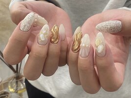 ホワイト×ドレープネイル