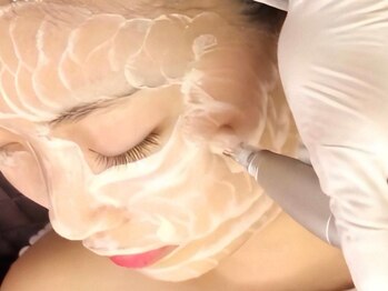 アルページュ(Arpege)の写真/NO1韓国ダーマホワイトで毛穴レス！白ウサギ肌へ♪汗をかいても美女UP★細部まで高ハリ＆毛穴シワケア◎