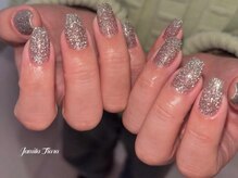 ジャミーラ ティアラ(Jamila Tiara)/夜映えフラッシュネイル